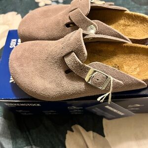 Size 33 Birkenstock Taupe Suede Boston Clogs with Silver buckle in faded purple